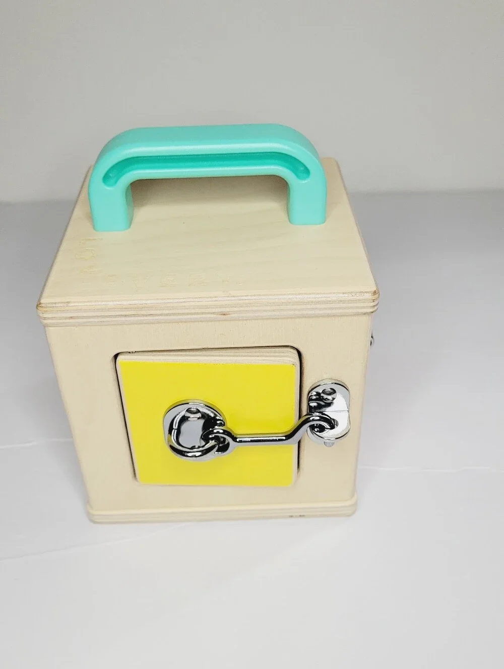 Lovevery Wooden Lock Box Latches “The Realist” 19-21 Months Hand-eye Montessori